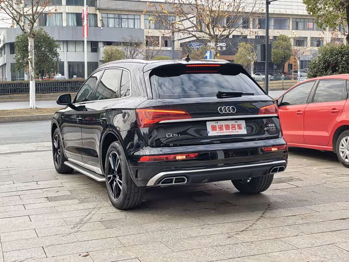 Фото 6 - Audi Q5L