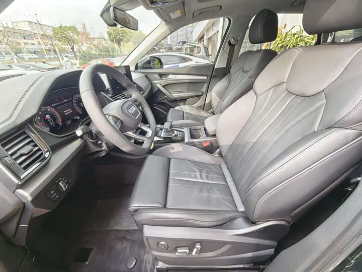 Фото 7 - Audi Q5L