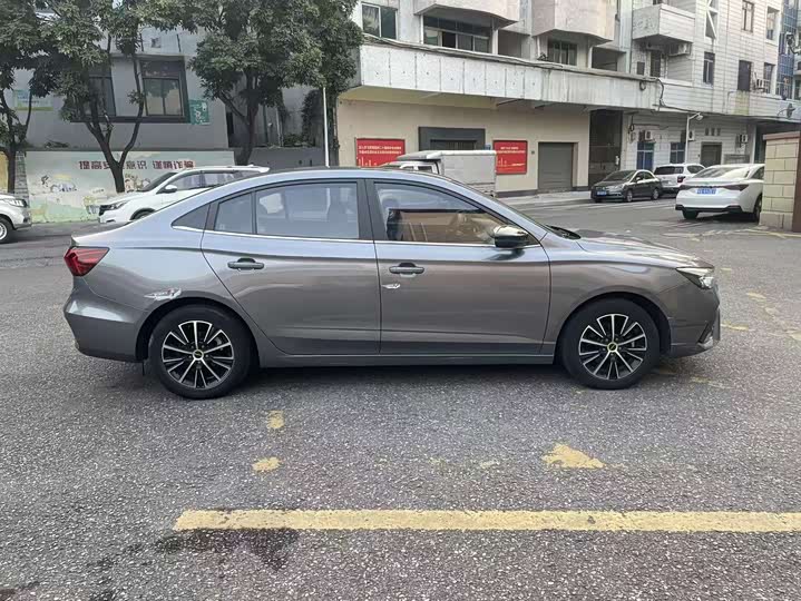 Фото 4 - Roewe i5