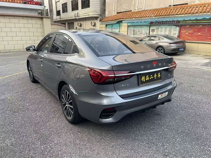 Фото 7 - Roewe i5