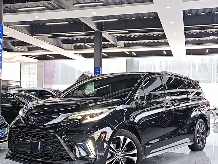 Фото 1 - Toyota Granvia