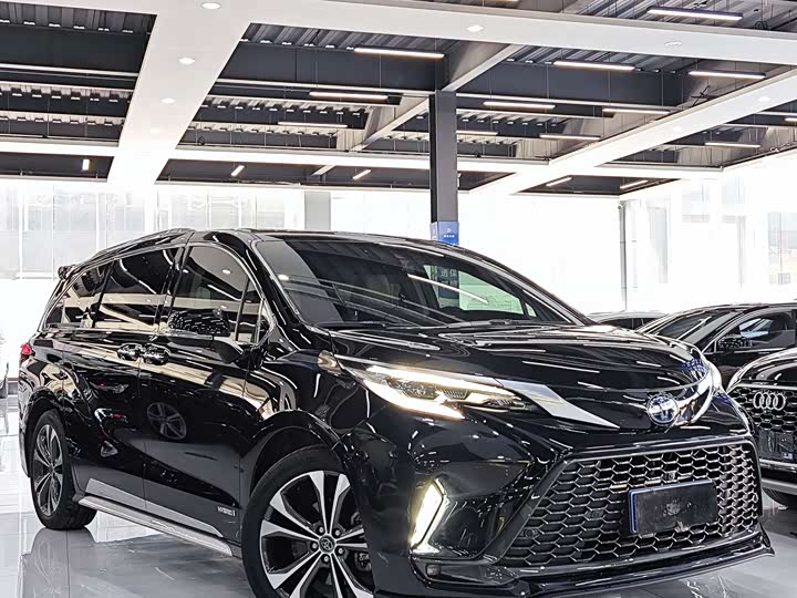 Фото 3 - Toyota Granvia