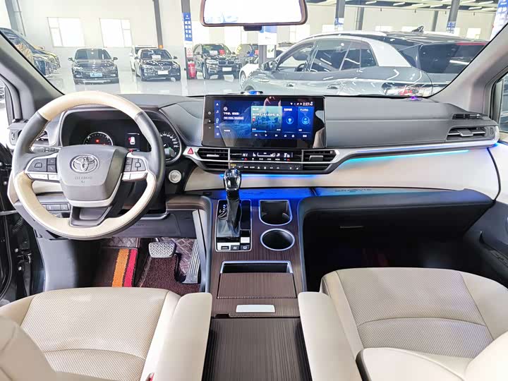 Фото 5 - Toyota Granvia