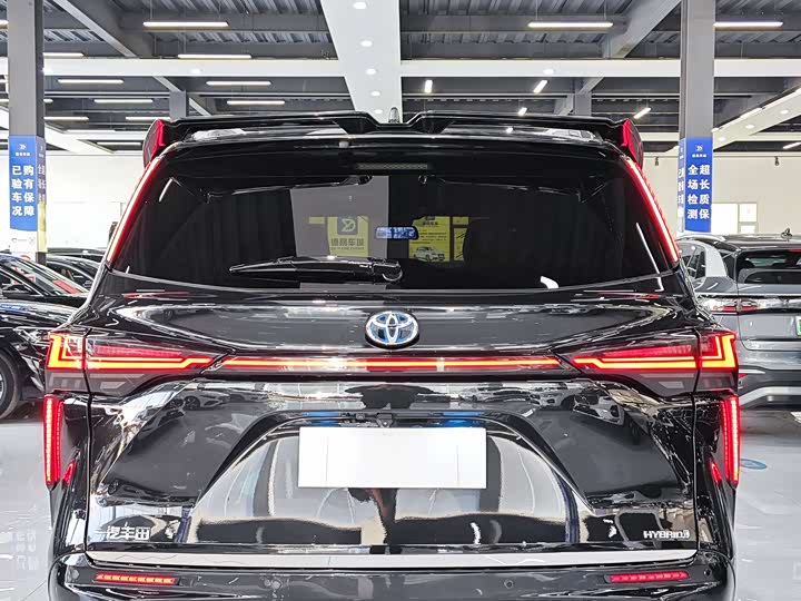 Фото 8 - Toyota Granvia