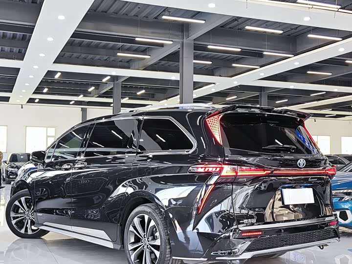 Фото 9 - Toyota Granvia