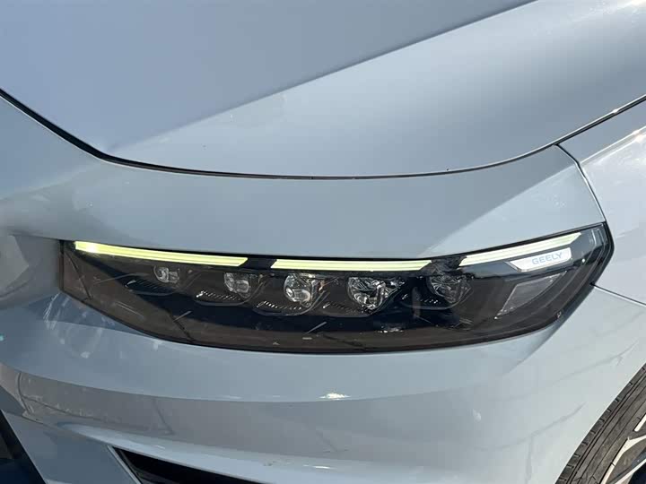 Фото 8 - Geely Preface