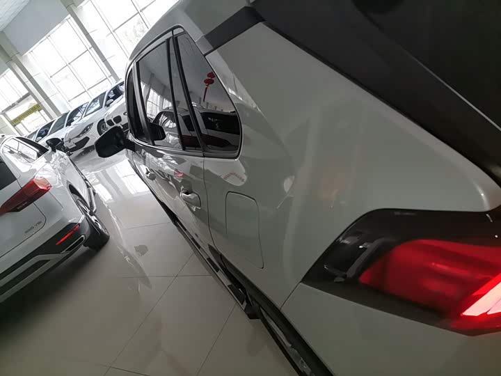 Фото 5 - Toyota RAV4