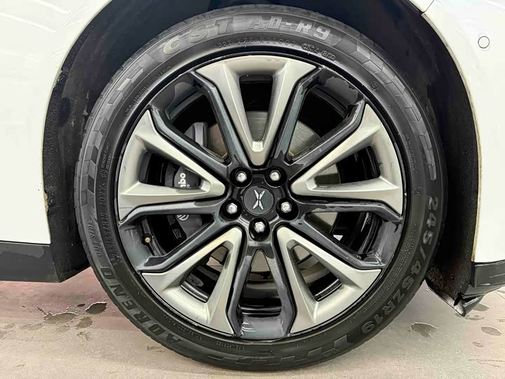 Фото 4 - XPeng P7