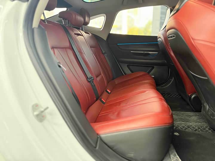 Фото 8 - XPeng P7