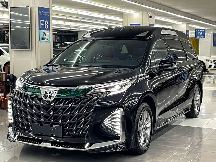 Фото 1 - Toyota Sienna