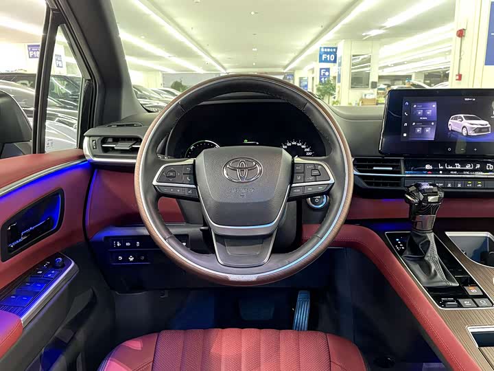 Фото 19 - Toyota Sienna