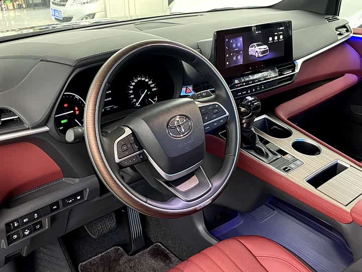 Фото 25 - Toyota Sienna