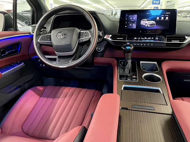 Фото 26 - Toyota Sienna