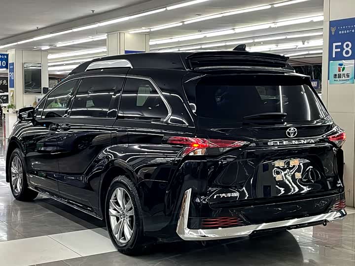 Фото 38 - Toyota Sienna