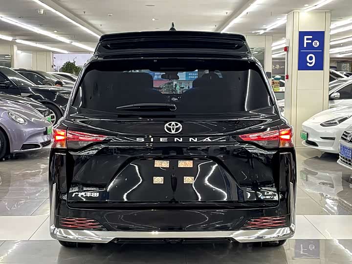 Фото 39 - Toyota Sienna