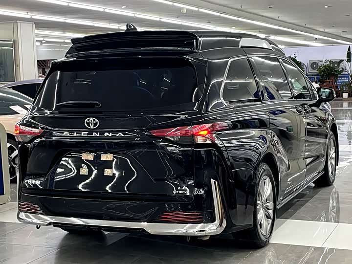 Фото 40 - Toyota Sienna