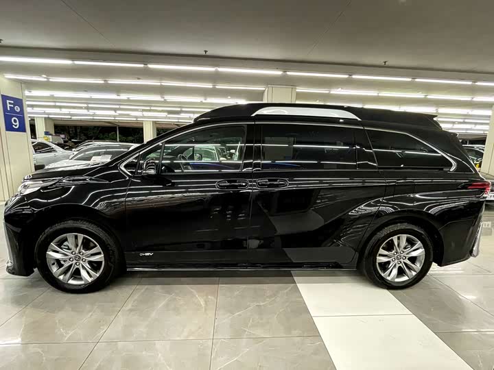 Фото 5 - Toyota Sienna