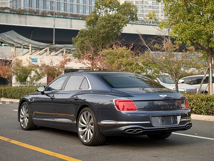 Фото 4 - Bentley Flying Spur