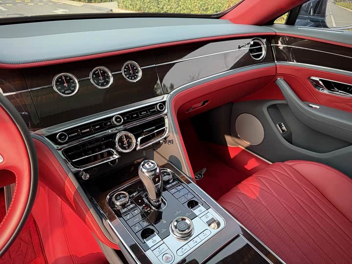 Фото 7 - Bentley Flying Spur