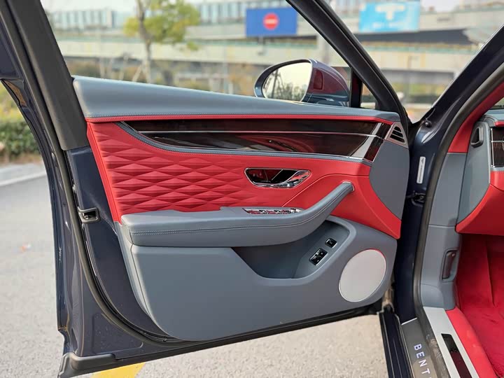 Фото 9 - Bentley Flying Spur