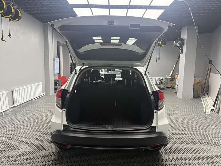 Фото 8 - Honda Vezel