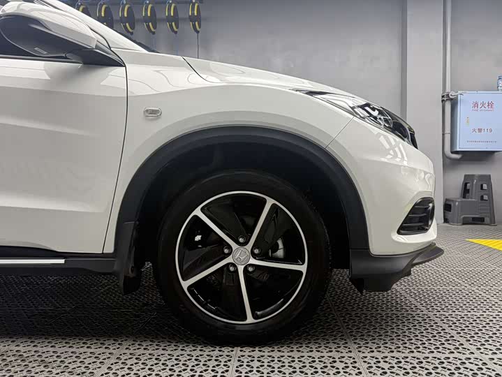 Фото 9 - Honda Vezel