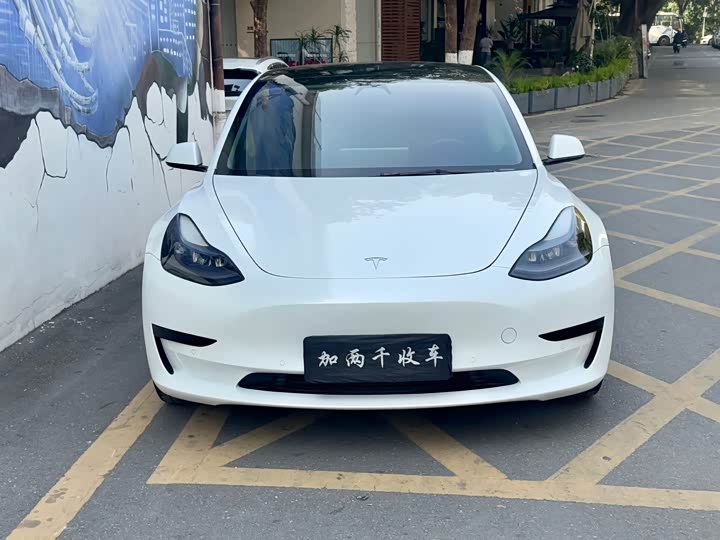 Фото 2 - Tesla Model 3