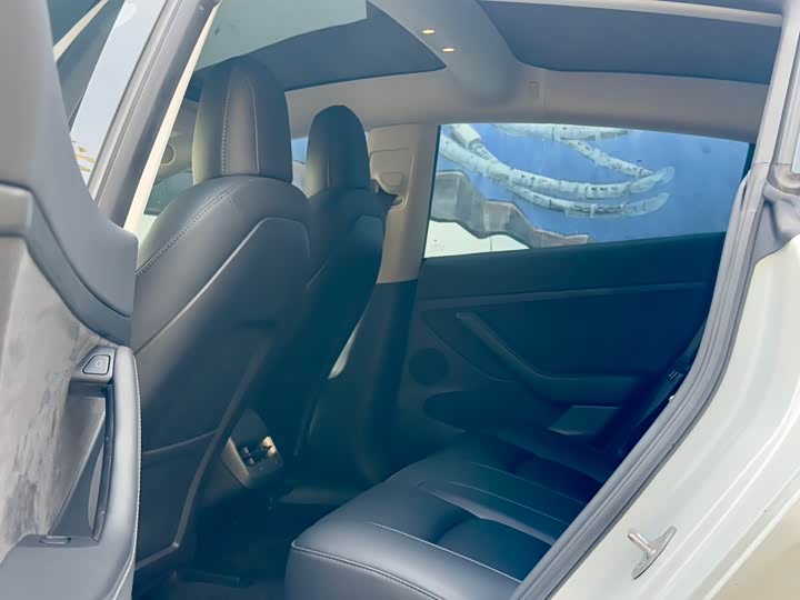 Фото 7 - Tesla Model 3