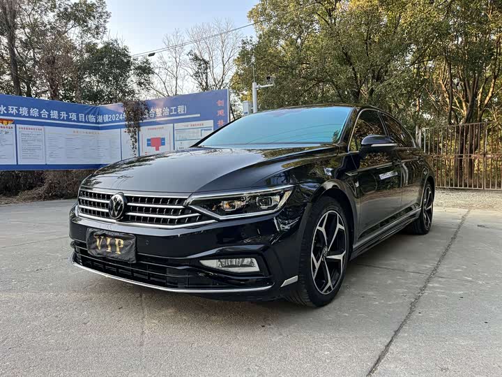 Фото 1 - Volkswagen Magotan