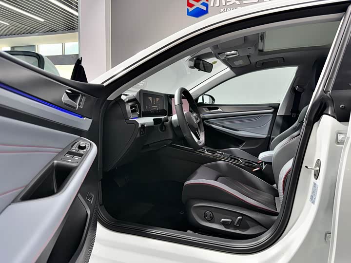 Фото 4 - Volkswagen Lamando L