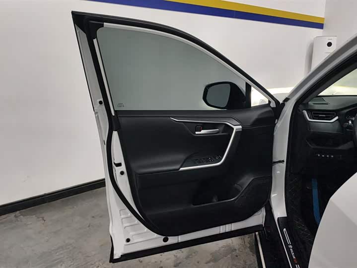 Фото 7 - Toyota Wildlander