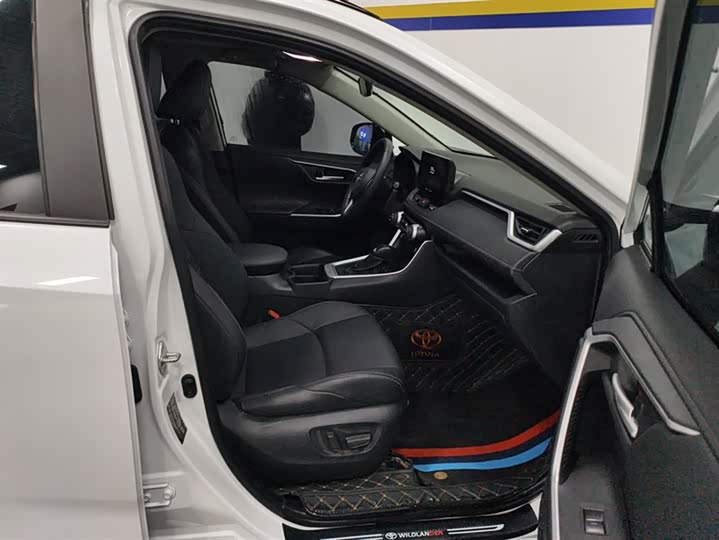 Фото 8 - Toyota Wildlander