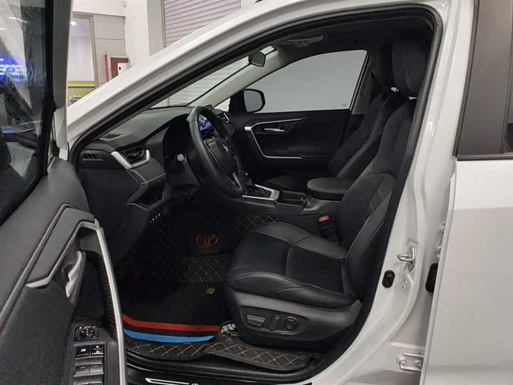 Фото 9 - Toyota Wildlander