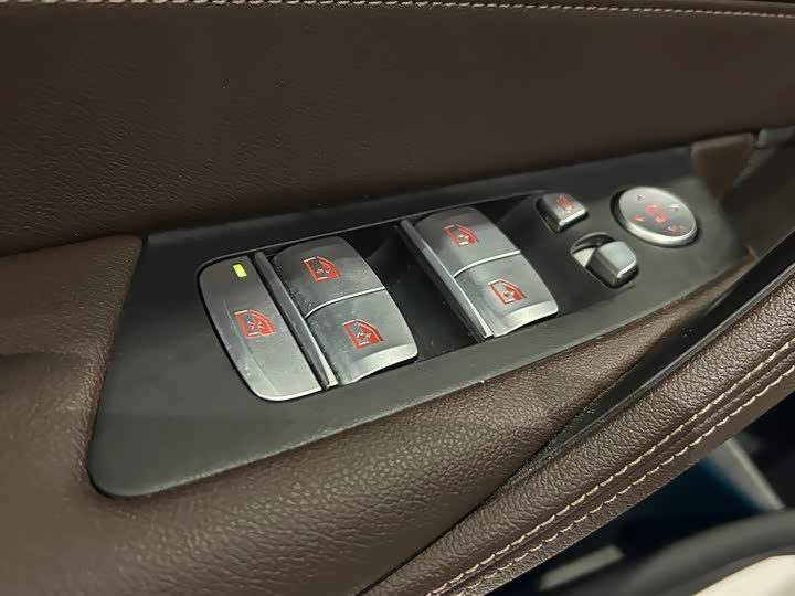 Фото 6 - BMW 5 Series