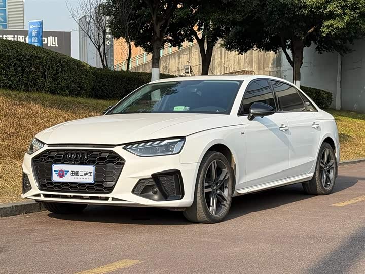 Фото 1 - Audi A4L