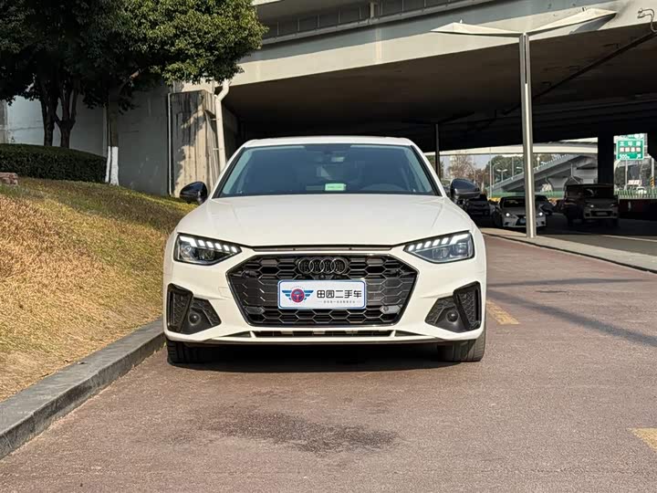 Фото 2 - Audi A4L