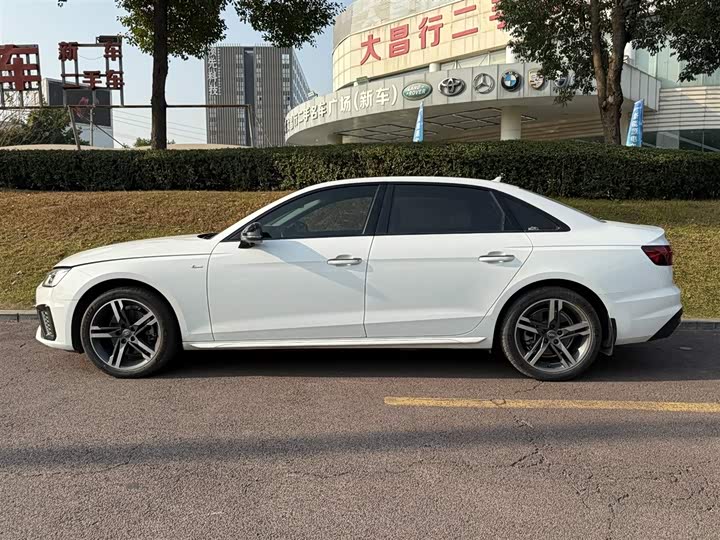 Фото 3 - Audi A4L