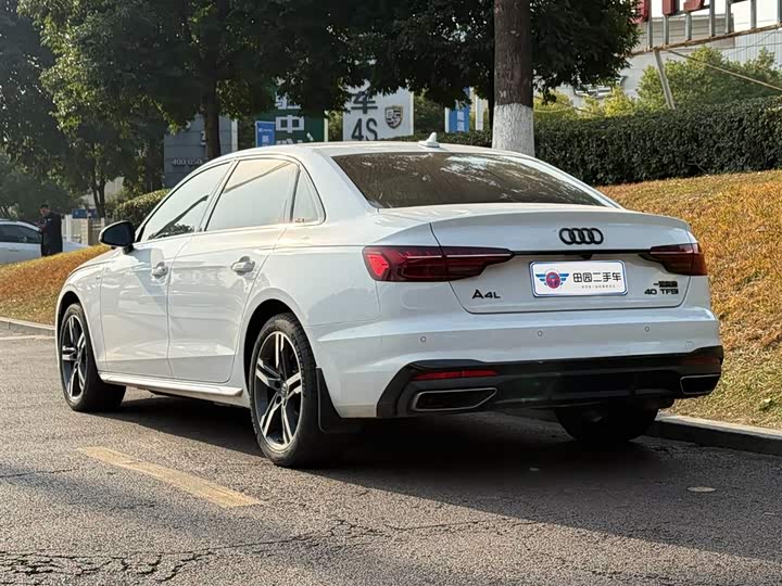 Фото 4 - Audi A4L