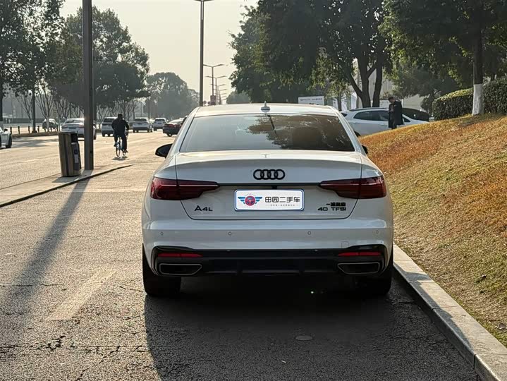 Фото 5 - Audi A4L