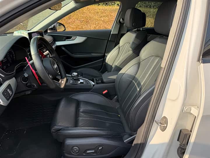 Фото 8 - Audi A4L