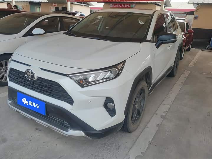 Фото 1 - Toyota RAV4