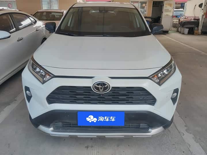 Фото 2 - Toyota RAV4