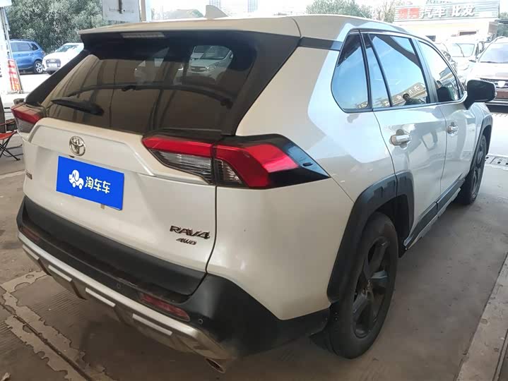 Фото 3 - Toyota RAV4