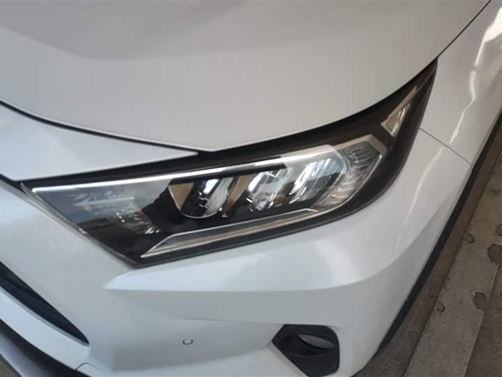 Фото 5 - Toyota RAV4