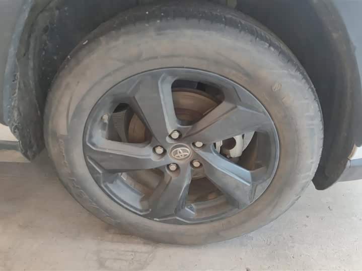 Фото 6 - Toyota RAV4