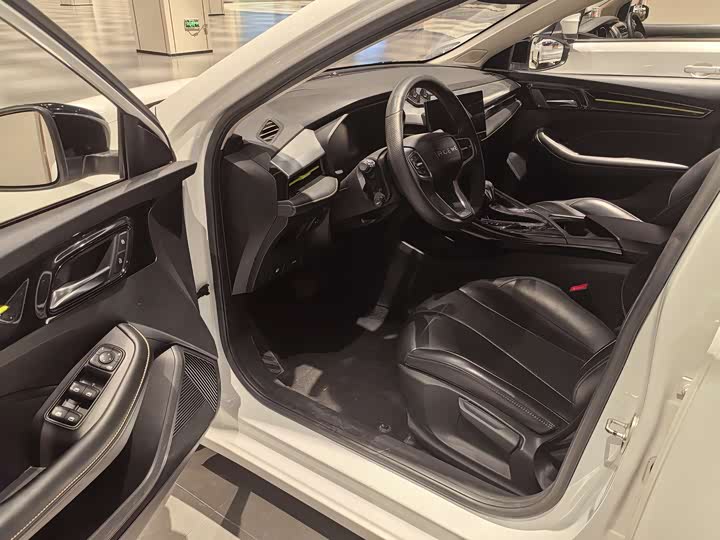 Фото 4 - Roewe i5