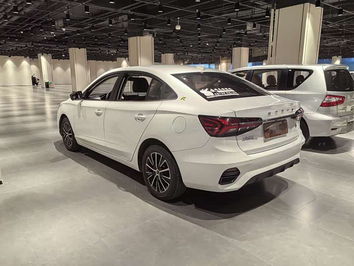 Фото 7 - Roewe i5