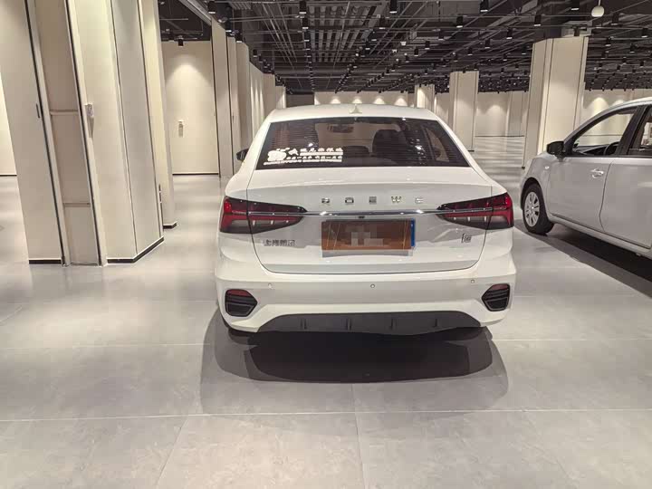 Фото 8 - Roewe i5