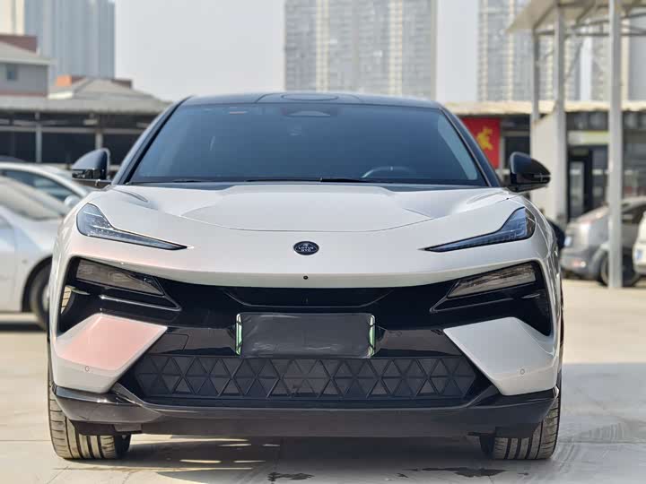 Фото 2 - Lotus Eletre