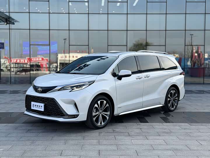 Фото 1 - Toyota Granvia